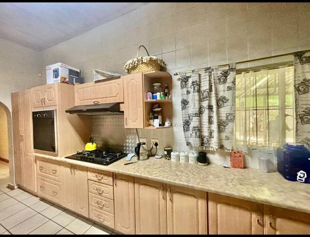 4 BEDROOM HOUSE FOR SALE IN VANDERBIJLPARK SE 2